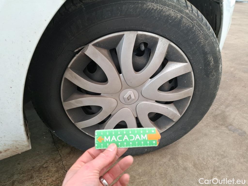  Renault  Clio  IV Air MediaNav 1.5 dCi 75CV BVM5 E6 #24