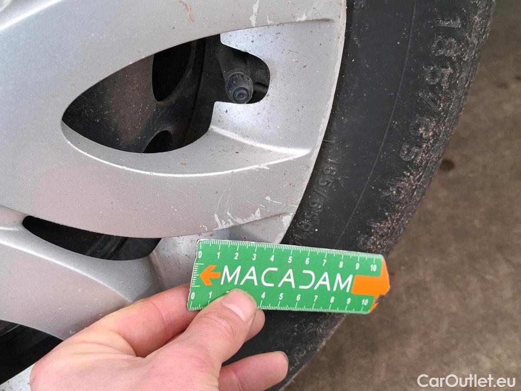  Renault  Clio  IV Air MediaNav 1.5 dCi 75CV BVM5 E6 #37