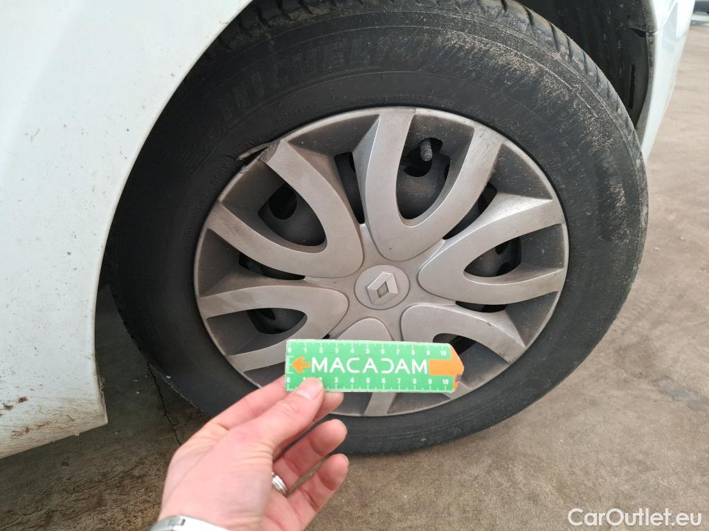  Renault  Clio  IV Air MediaNav 1.5 dCi 75CV BVM5 E6 #12