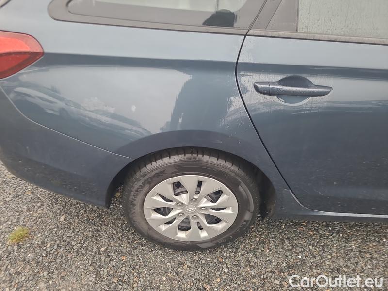  Hyundai  i30   cw (PD)(2017->)  kom. TGDI 120 Start Plus #13