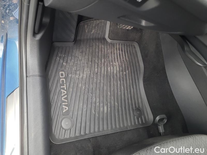  Skoda  Octavia  Lim. (NX3)(2020)  1.4PHEV 150 Style AT #10