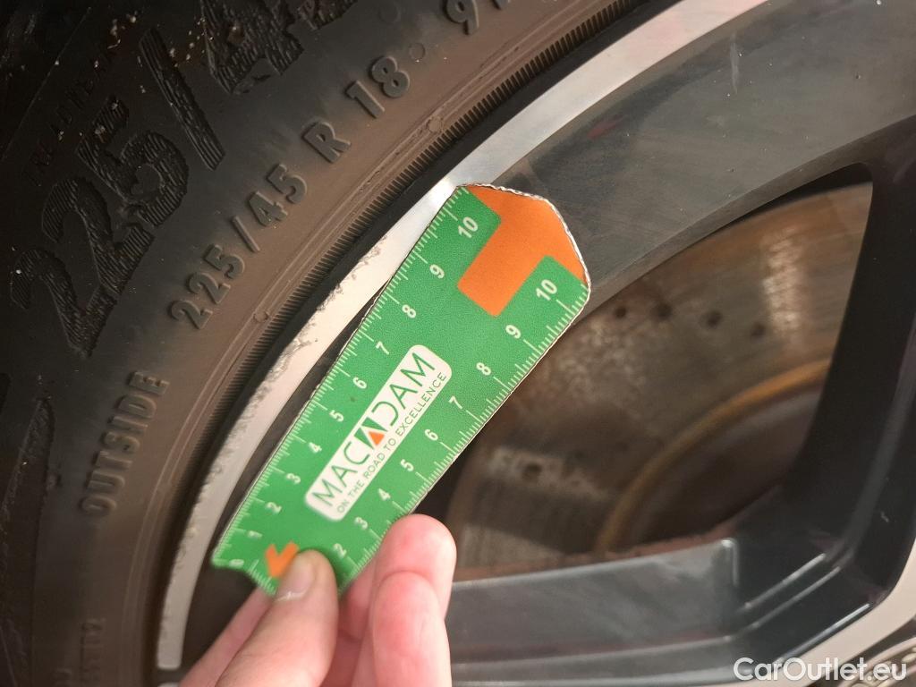  Mercedes  A-Klasse MERCEDES-BENZ Classe A Compact / 2018 / 5P / Berline A 250 e AMG Line 8G-DCT #28