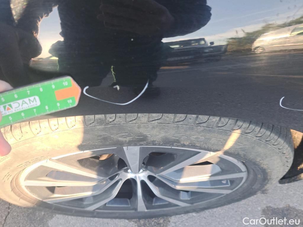  Bmw  Serie 3 BMW  / 2018 / 4P / sedán 318d Auto. #8