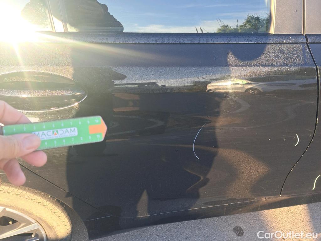  Bmw  Serie 3 BMW  / 2018 / 4P / sedán 318d Auto. #26