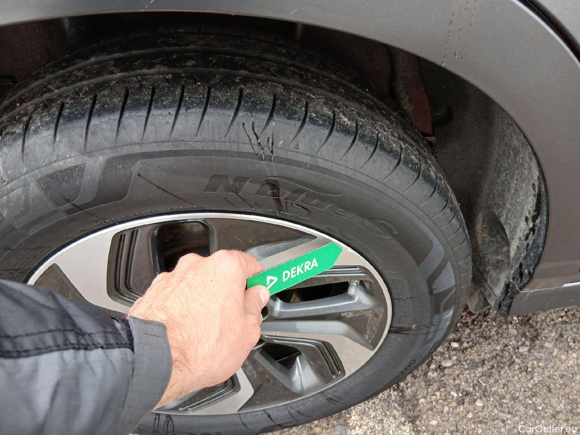  Hyundai  Konna HYUNDAI Kona / 2017 / 5P / todoterreno 1.6 GDI HEV Tecno Red DCT #19