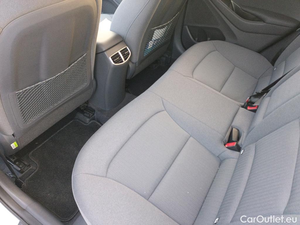  Hyundai   Ioniq HYUNDAI / 2019 / 5P / berlina con portón 1.6 GDI HEV Tecno DCT #14