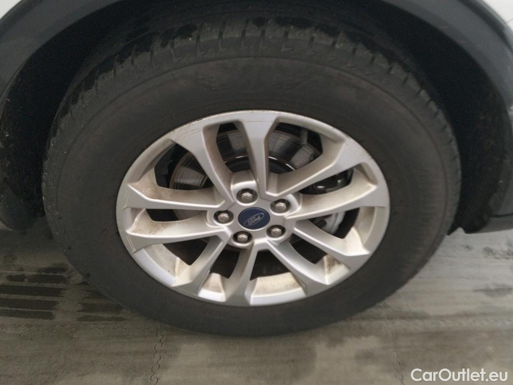  Ford  Kuga FORD  / 2019 / 5P / todoterreno Titanium 2.5 Duratec FHEV 140kW Auto #7