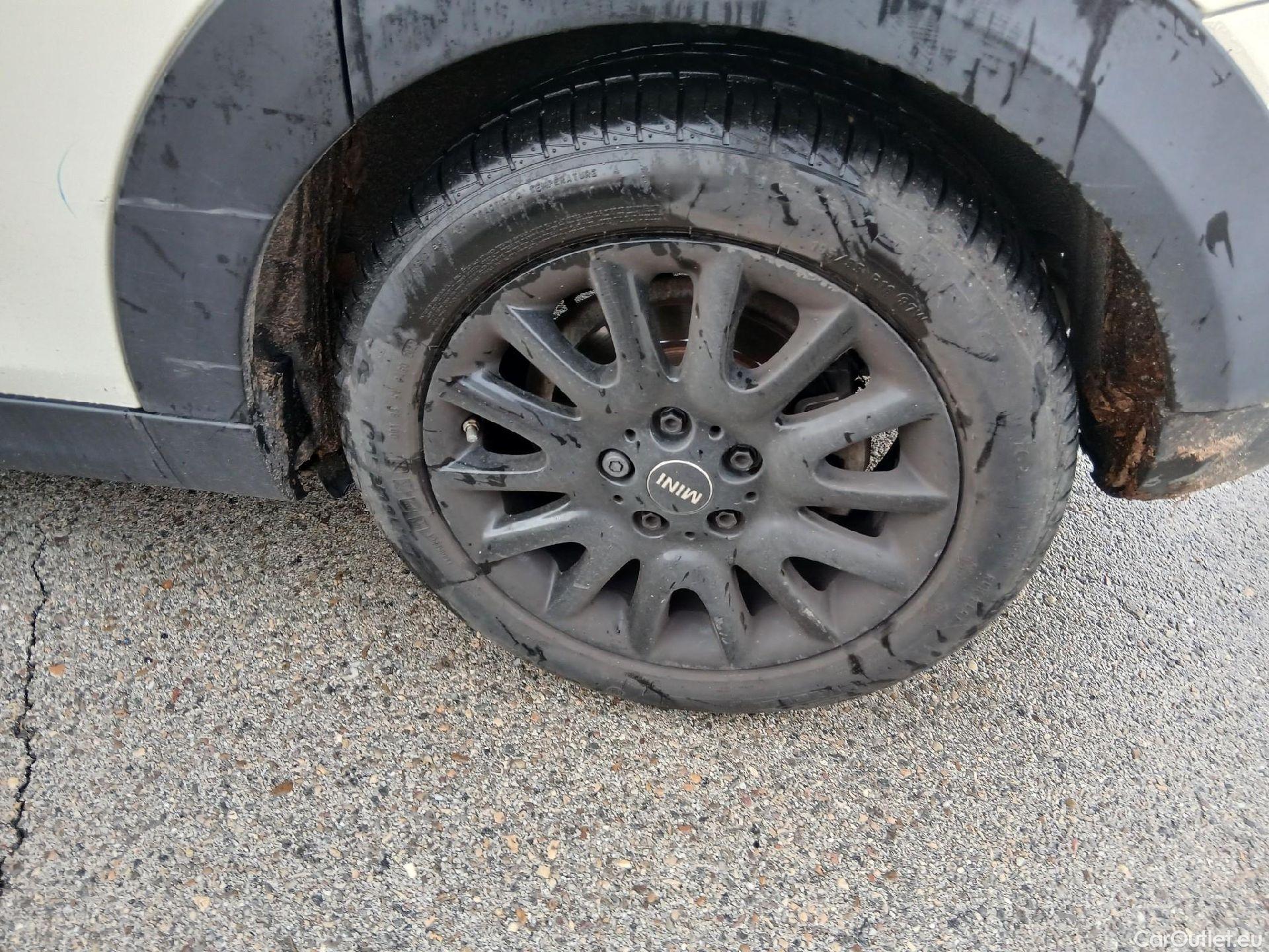  Mini  Cooper MINI MINI / 2014 / 5P / berlina con portón ONE 5 PUERTAS (CX) #20