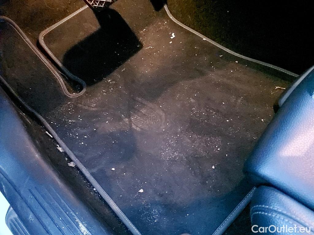  Mercedes  A-Klasse MERCEDES-BENZ Clase A / 2018 / 5P / berlina con portón A 250 e #24