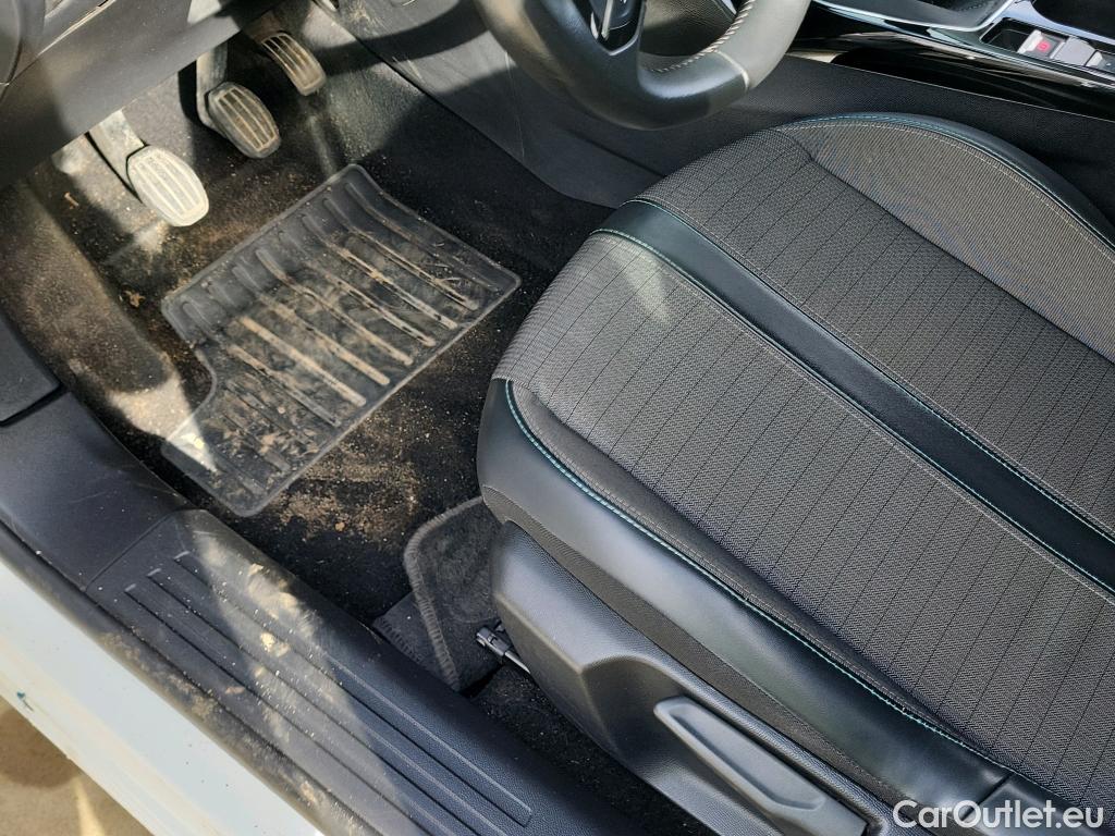  Peugeot  2008 PEUGEOT  / 2019 / 5P / todoterreno Allure BlueHDI 81kW (110CV) #28