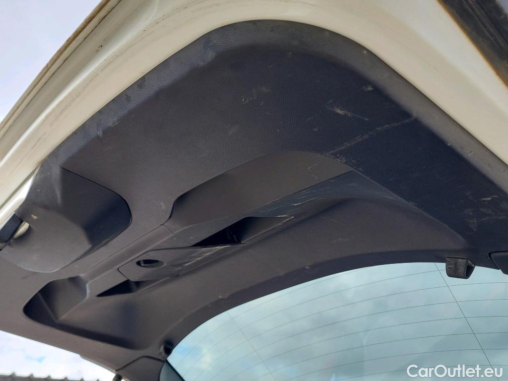  Peugeot  2008 PEUGEOT  / 2019 / 5P / todoterreno Allure BlueHDI 81kW (110CV) #15