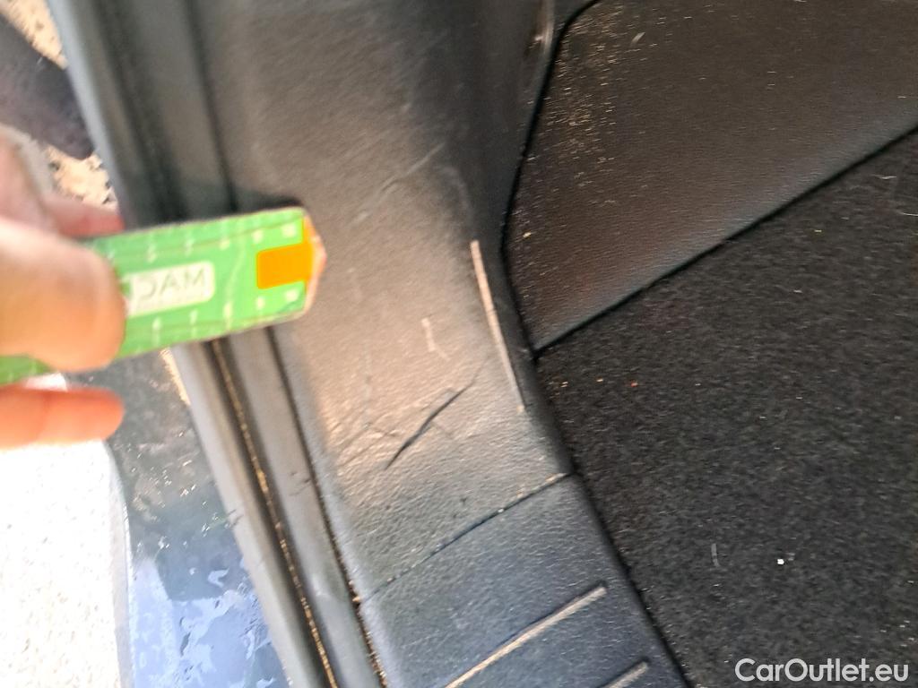  KIA  Sportage KIA  1.6MHEV Drive 100kW(136CV) 4x2(Crist Tintados) #14