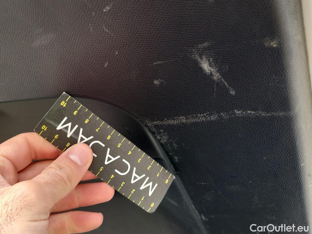  Peugeot  2008 PEUGEOT  / 2019 / 5P / todoterreno Allure BlueHDI 81kW (110CV) #16