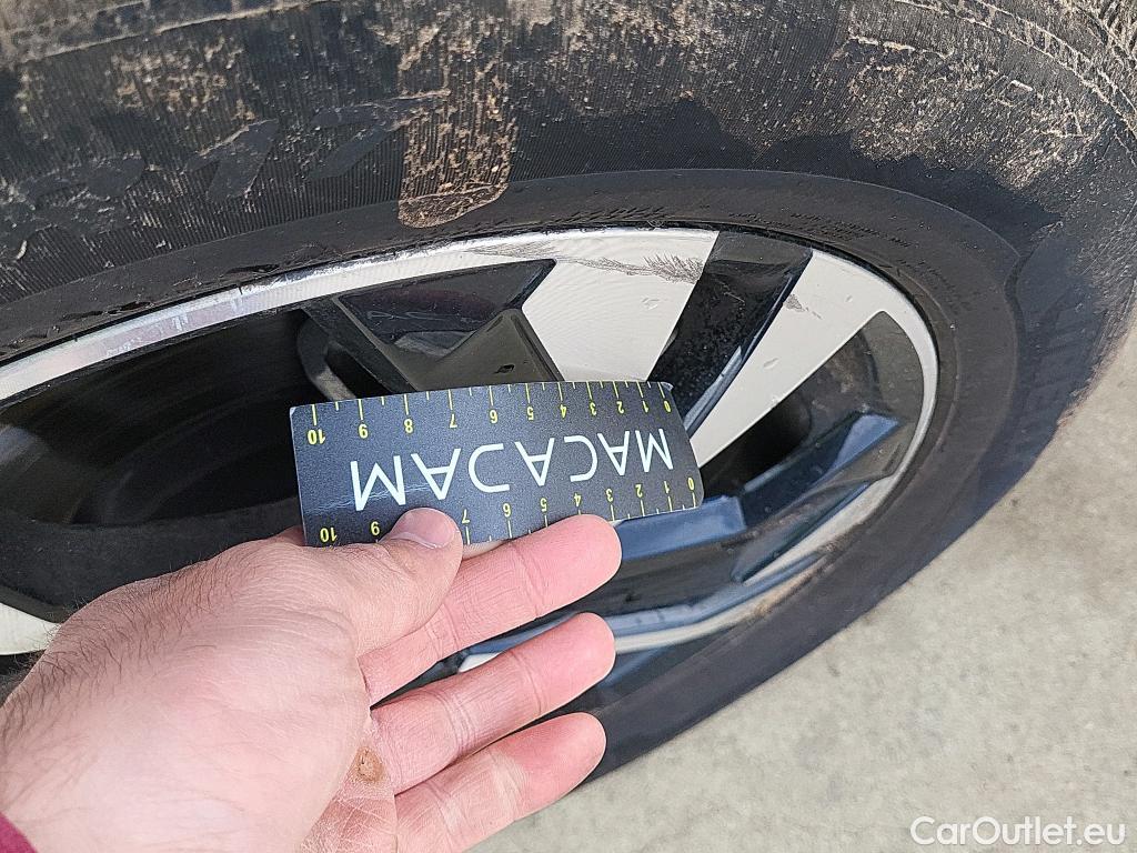  Peugeot  2008 PEUGEOT  / 2019 / 5P / todoterreno Allure BlueHDI 81kW (110CV) #6