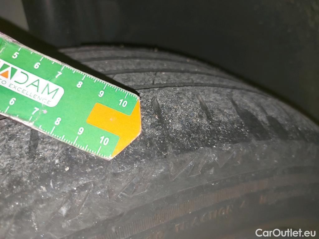  Mercedes  A-Klasse MERCEDES-BENZ Clase A / 2018 / 5P / berlina con portón A 250 e #7