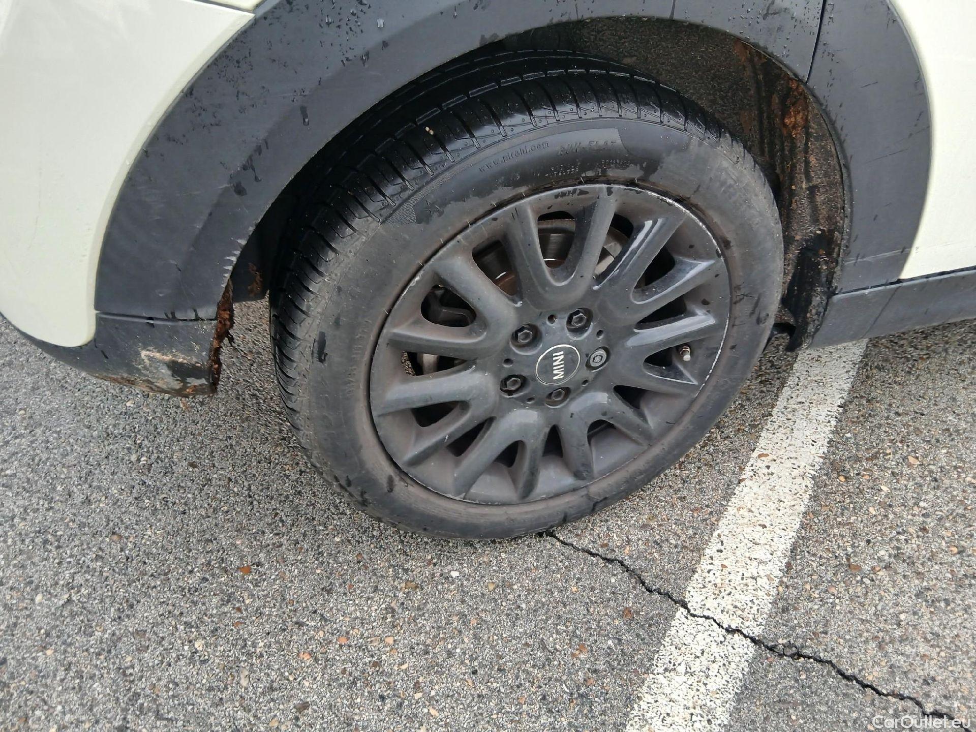  Mini  Cooper MINI MINI / 2014 / 5P / berlina con portón ONE 5 PUERTAS (CX) #32