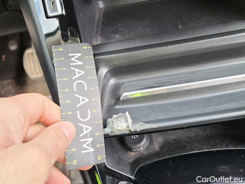  Peugeot  2008 PEUGEOT  / 2019 / 5P / todoterreno Allure BlueHDI 81kW (110CV) #24