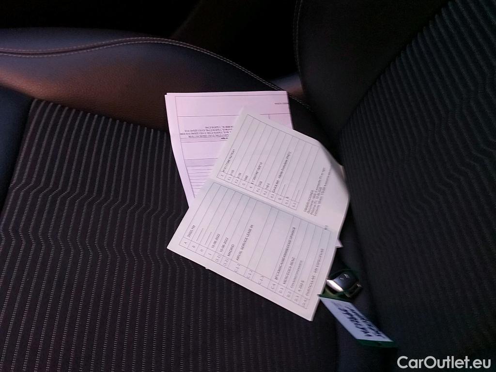  Mercedes  A-Klasse MERCEDES-BENZ Clase A / 2018 / 5P / berlina con portón A 250 e #1