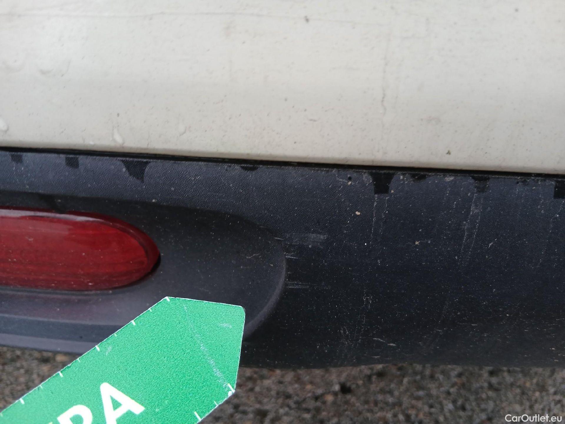  Mini  Cooper MINI MINI / 2014 / 5P / berlina con portón ONE 5 PUERTAS (CX) #26