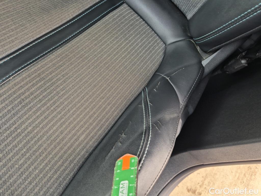  Peugeot  3008 PEUGEOT  Hybrid / 2020 / 5P / todoterreno 225 e-EAT8 Allure (AC2) #19