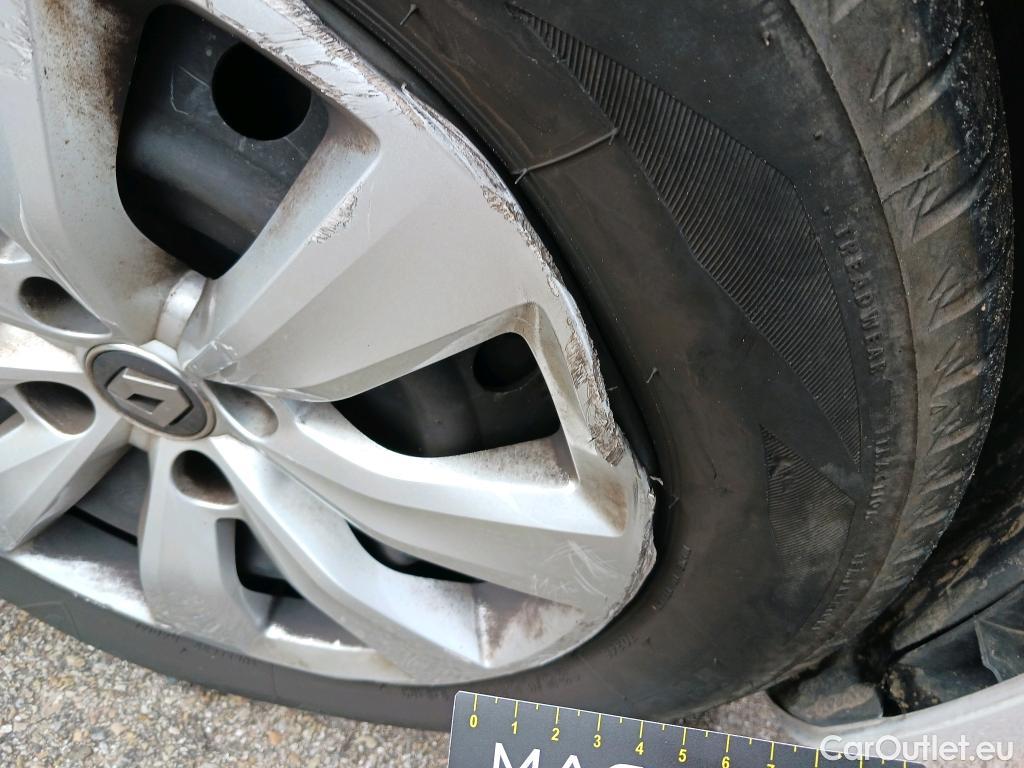  Renault  Clio RENAULT  / 2019 / 5P / berlina con portón Business Blue dCi 63 kW (85CV) #33