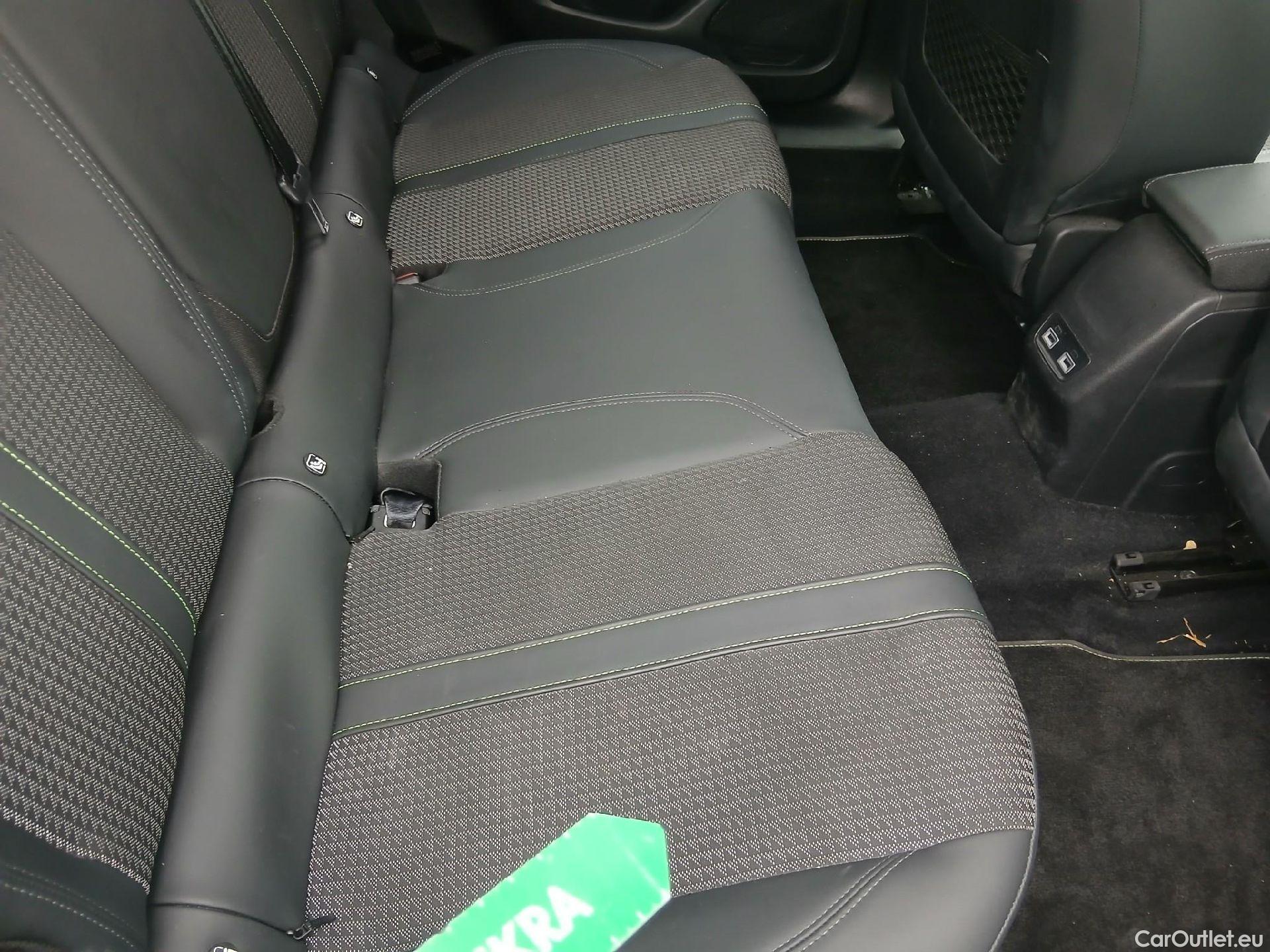  Peugeot  2008 PEUGEOT  / 2019 / 5P / todoterreno GT Line Puretech 130 S&S BVM6 #15