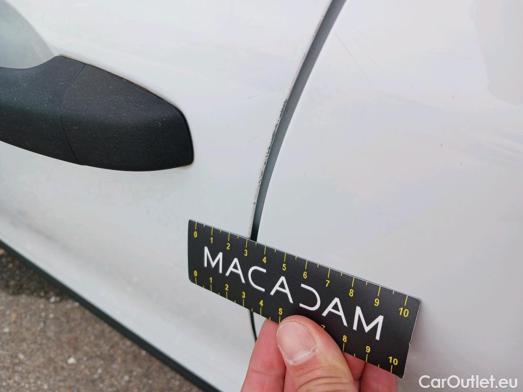  Renault  Clio RENAULT  / 2019 / 5P / berlina con portón Business Blue dCi 63 kW (85CV) #25