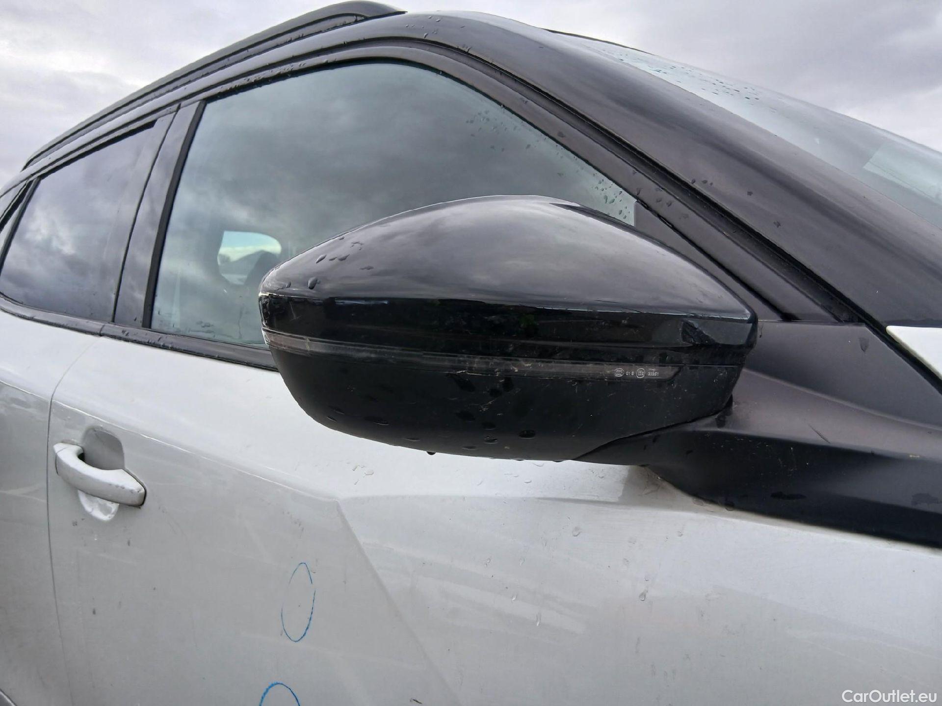  Peugeot  2008 PEUGEOT  / 2019 / 5P / todoterreno GT Line Puretech 130 S&S BVM6 #21