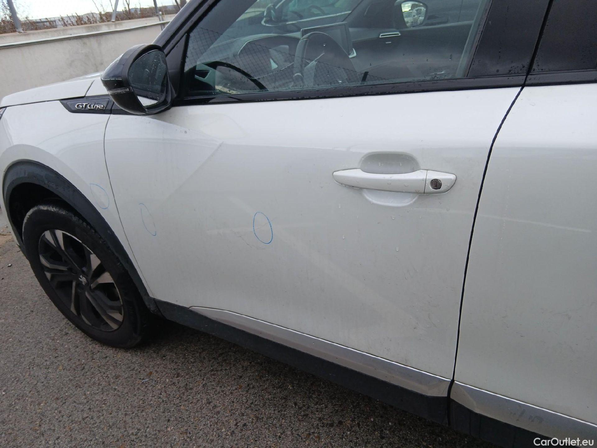  Peugeot  2008 PEUGEOT  / 2019 / 5P / todoterreno GT Line Puretech 130 S&S BVM6 #9