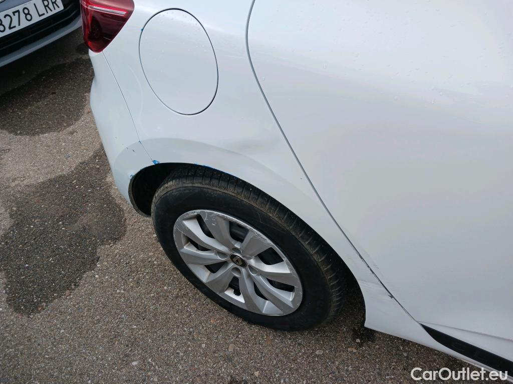  Renault  Clio RENAULT  / 2019 / 5P / berlina con portón Business Blue dCi 63 kW (85CV) #7