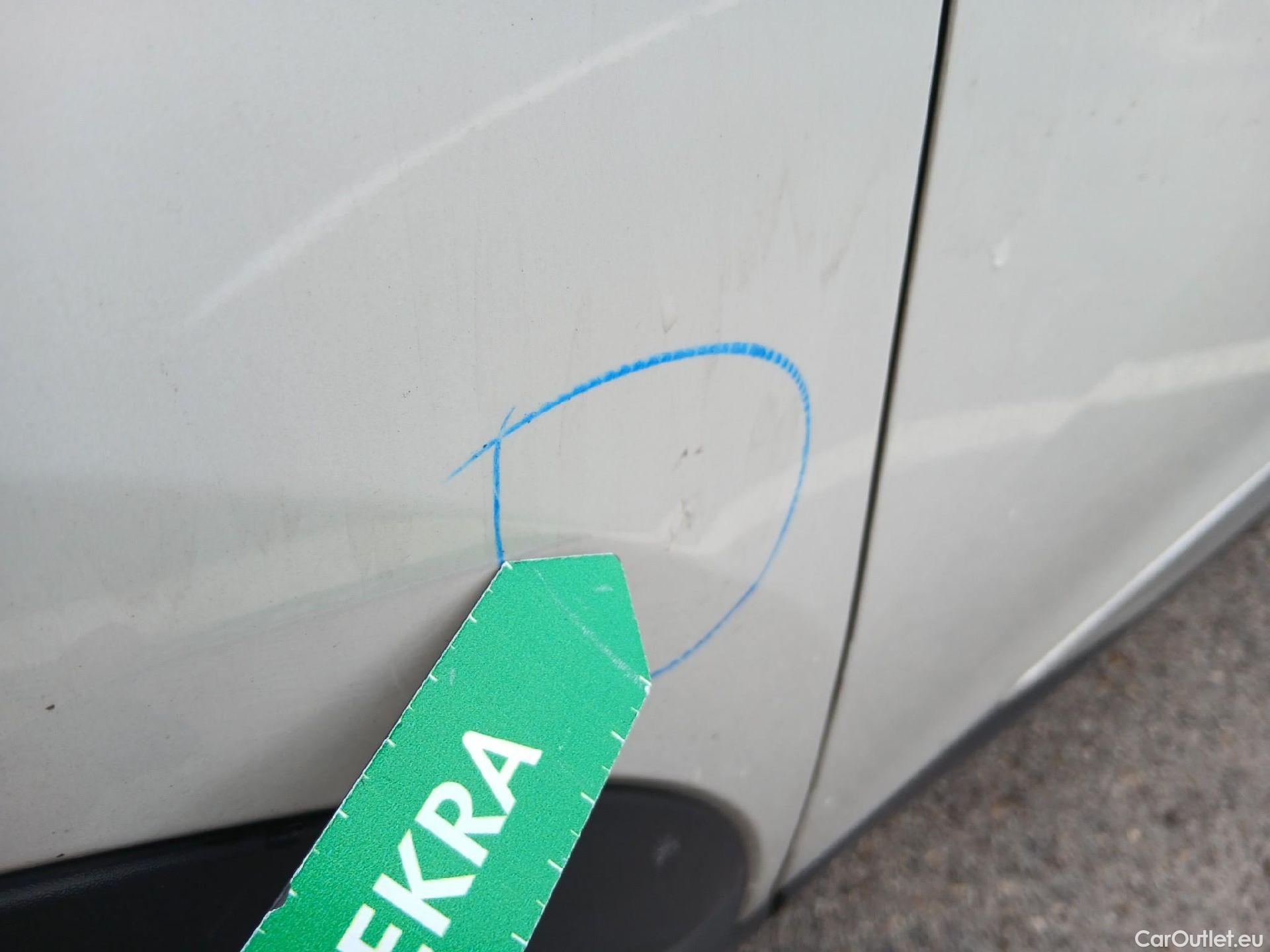  Peugeot  2008 PEUGEOT  / 2019 / 5P / todoterreno GT Line Puretech 130 S&S BVM6 #4