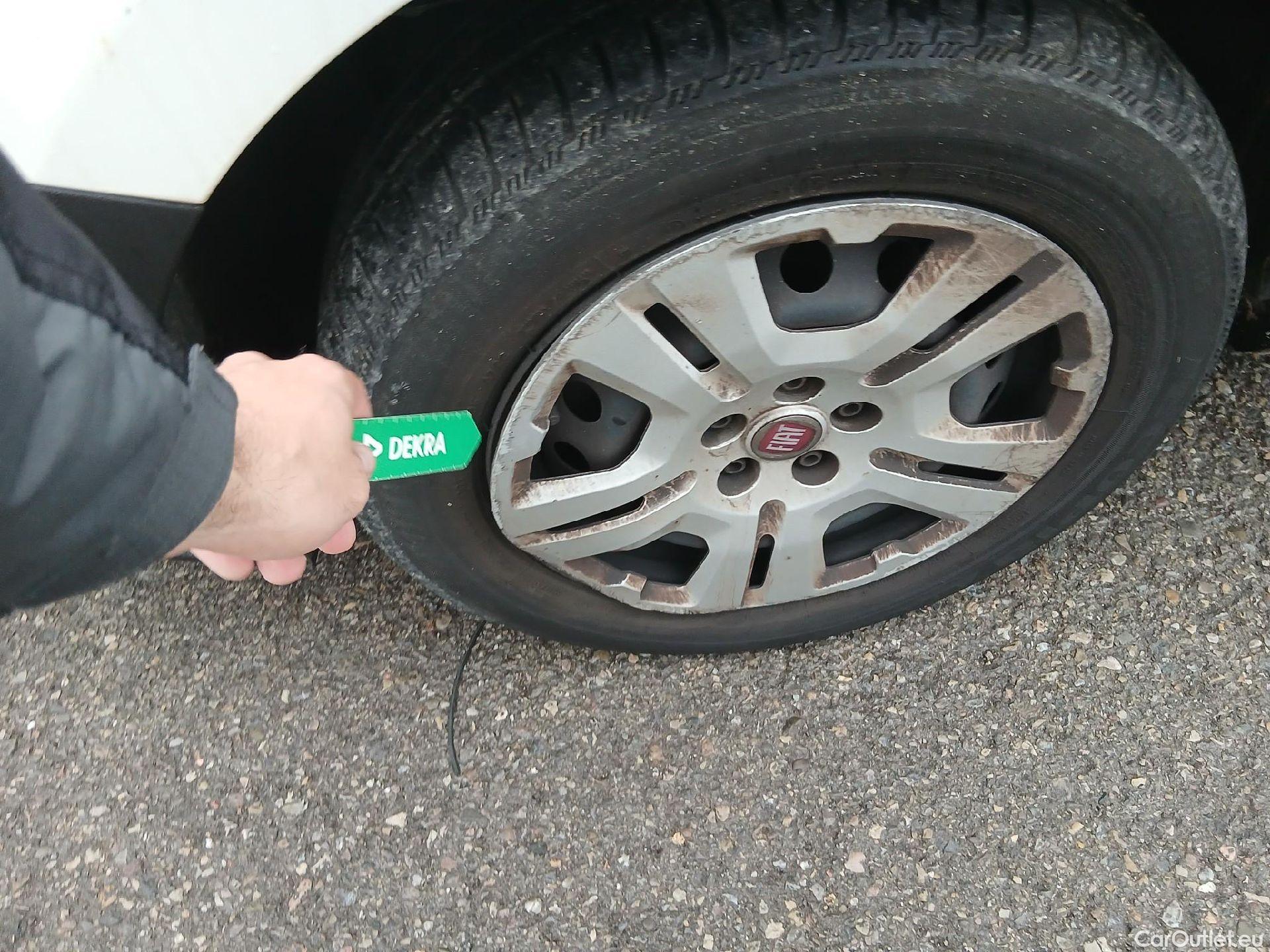  Fiat  Doblo FIAT Doblò Cargo/2015/4P/furgón derivado de turismo Cargo SX 1.3 Mjet 70 kW (95 CV) #9