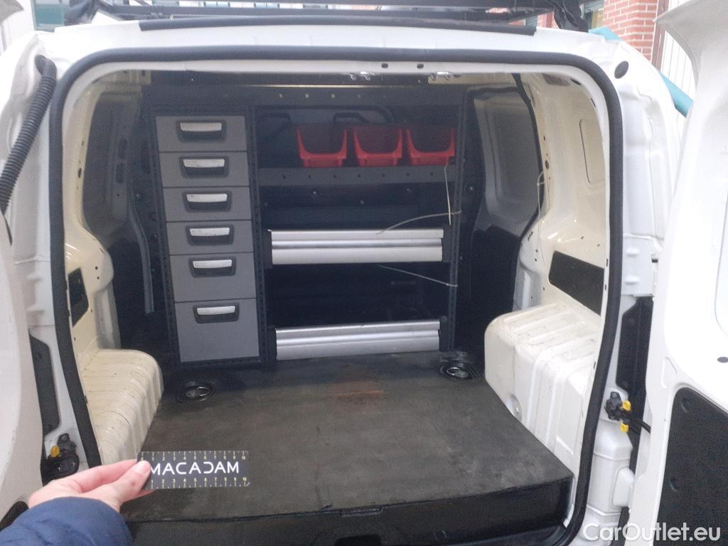  Fiat  Fiorino FIAT  / 2016 / 3P / furgón derivado de turismo Cargo Base 1.4 Natural Power 51kW (70CV) #17