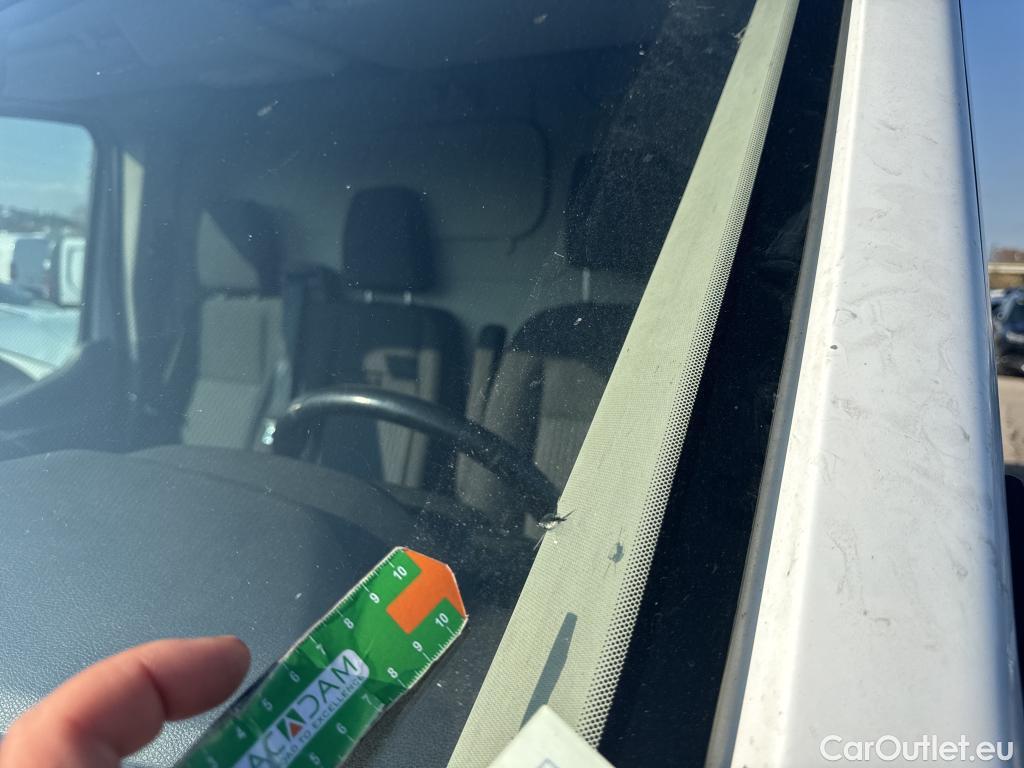  Ford  Transit FORD  VU 4p 6G furgón 350 96kW L3H2 Van Trend Delantera #1