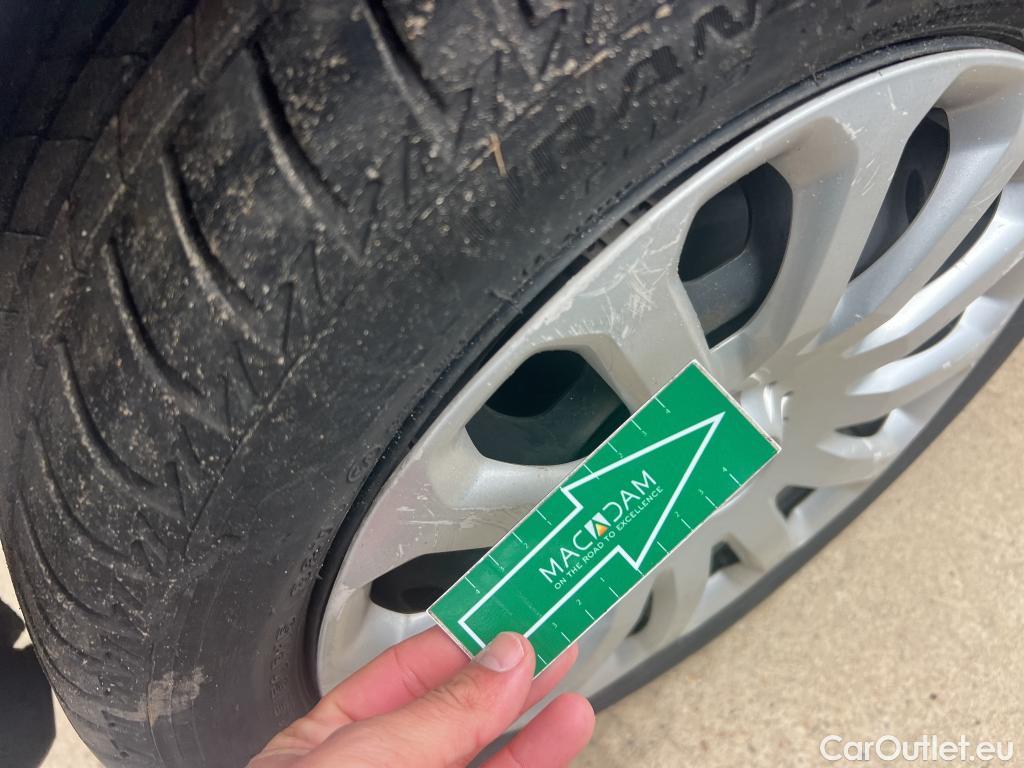  Ford  Fiesta FORD  Van / 2012 / 3P / berlina comercial 1.5 TDCi 55kW (75CV) #39