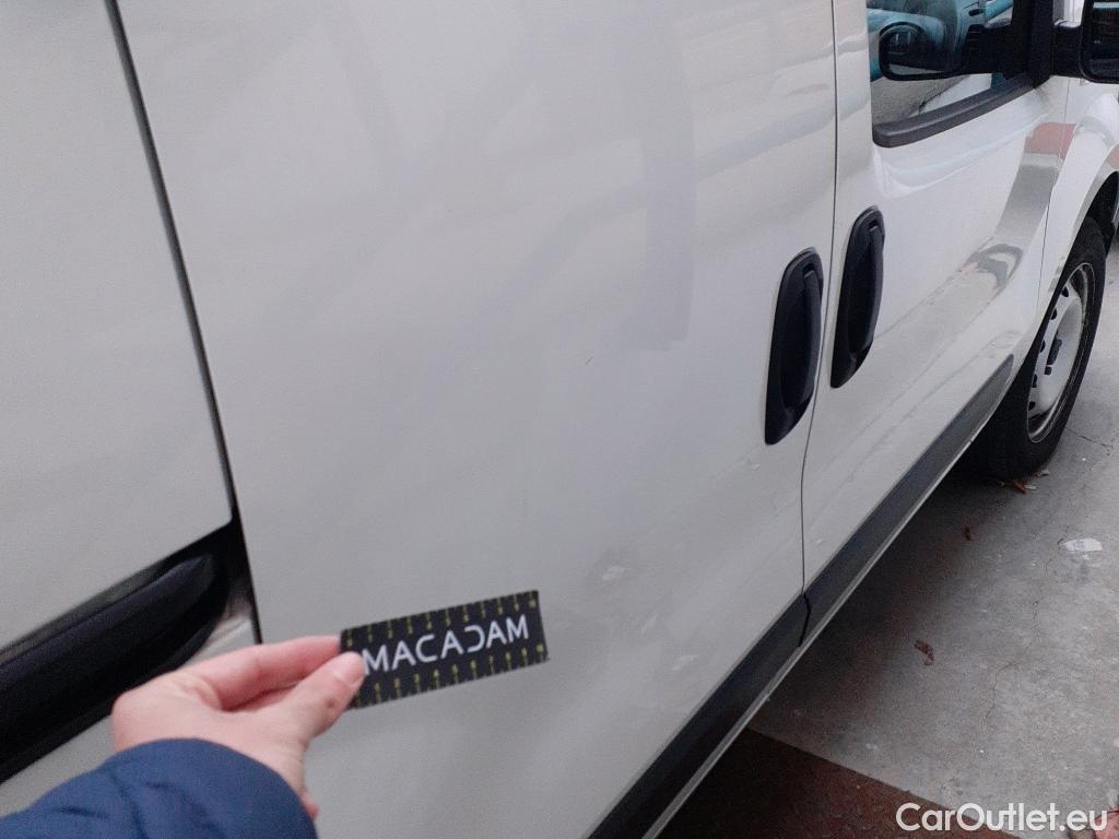  Fiat  Fiorino FIAT  / 2016 / 3P / furgón derivado de turismo Cargo Base 1.4 Natural Power 51kW (70CV) #38