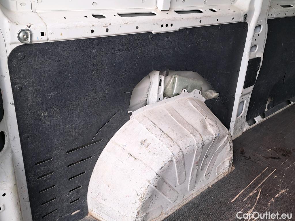  Peugeot  Boxer PEUGEOT  / 2014 / 4P / furgón 335 L2 H2 BHDI 103kW (140CV) S&S 6 V. M (CX) #18