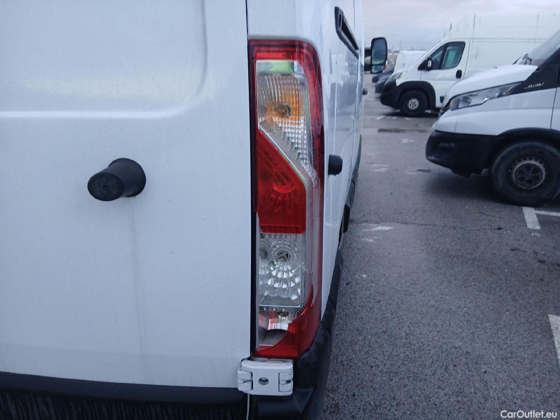  Nissan  NV400 NISSAN  / 2011 / 4P / furgón L2H2 3,5T 2.3dCi 99kW FWD Optima #51