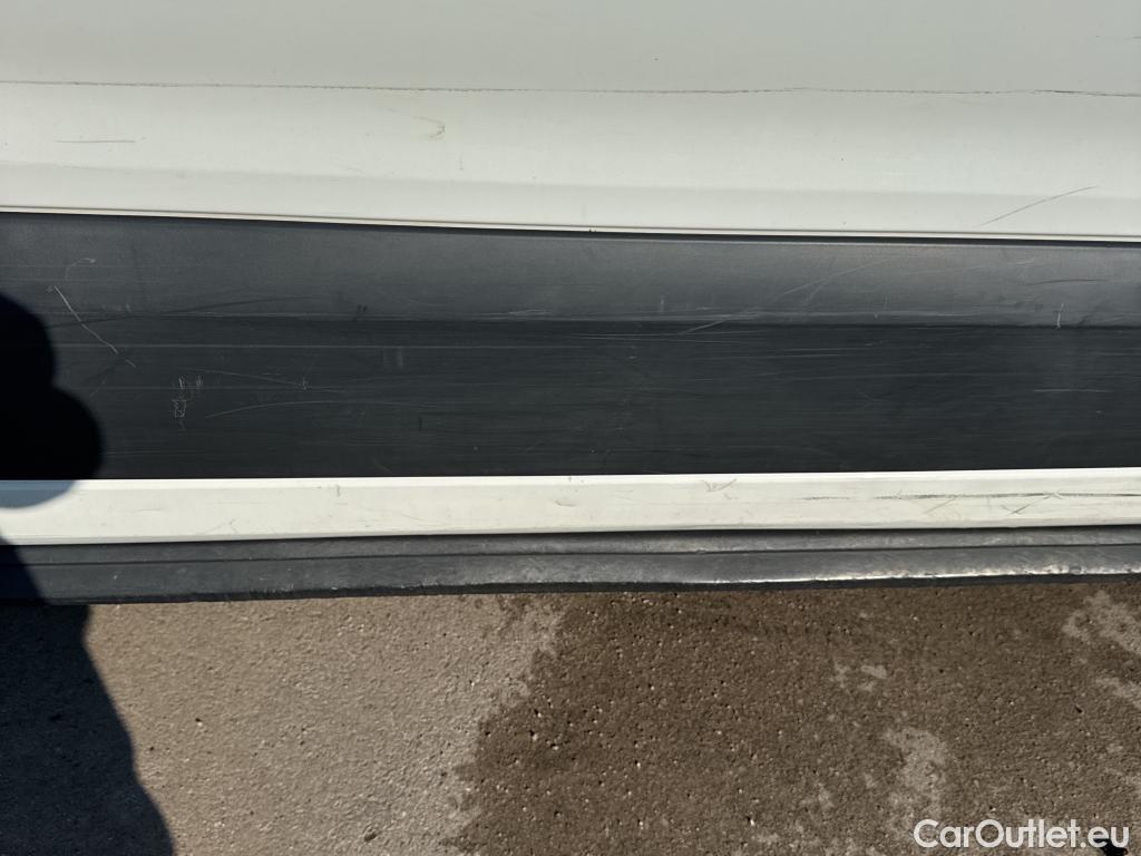  Ford  Transit FORD  VU 4p 6G furgón 350 96kW L3H2 Van Trend Delantera #33