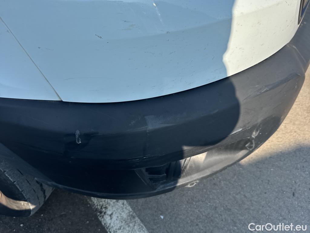  Ford  Transit FORD  VU 4p 6G furgón 350 96kW L3H2 Van Trend Delantera #42