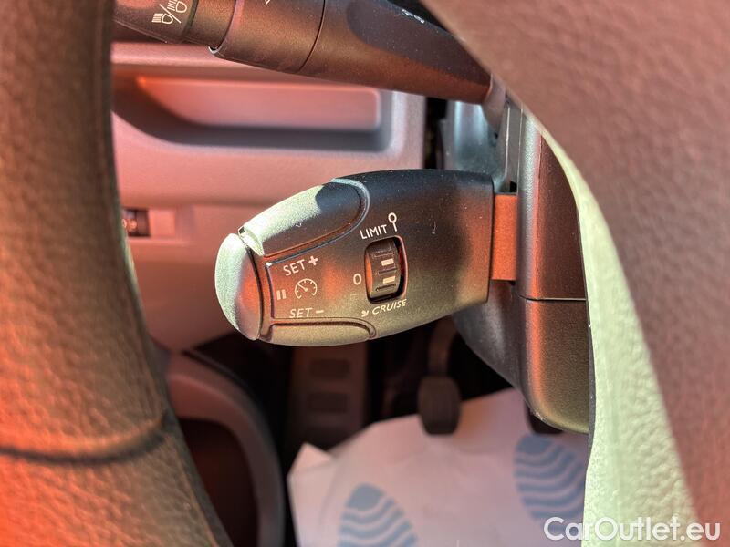  Opel  Vivaro OPEL  / 2019 / 4P / furgón 1.5 Diésel 74kW(100CV)M Std Exp #30