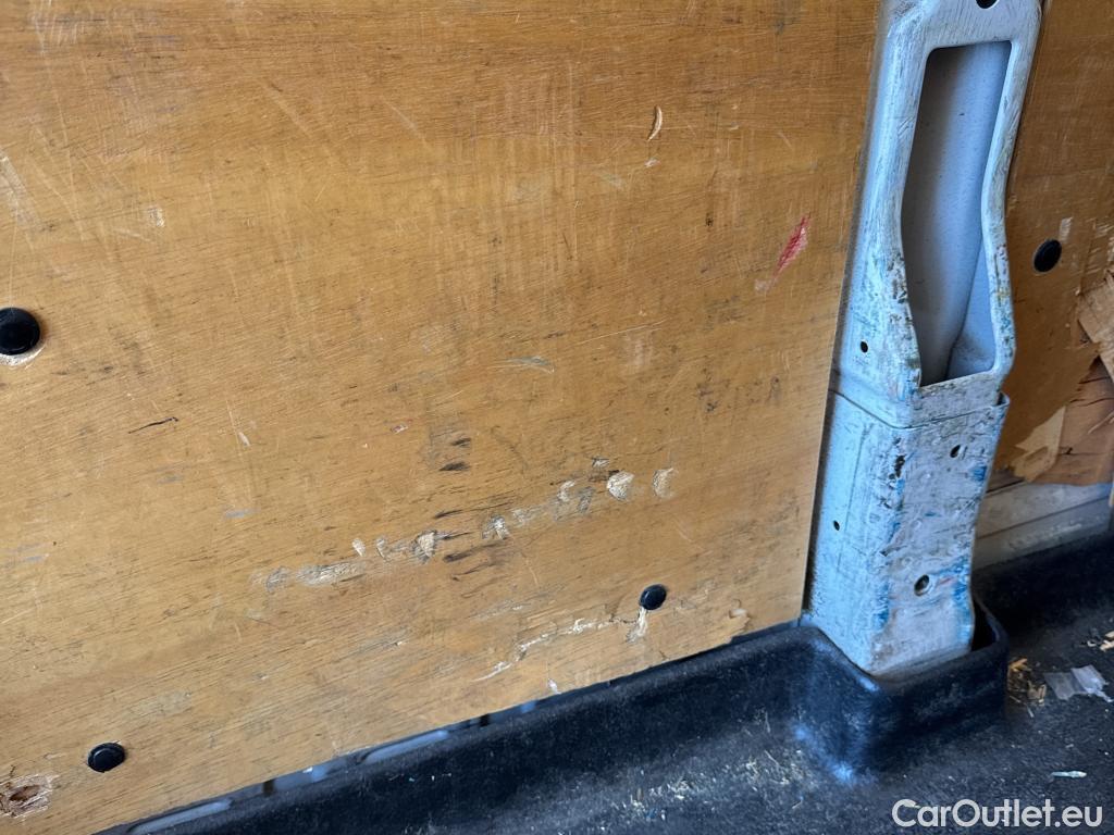  Ford  Transit FORD  VU 4p 6G furgón 350 96kW L3H2 Van Trend Delantera #37