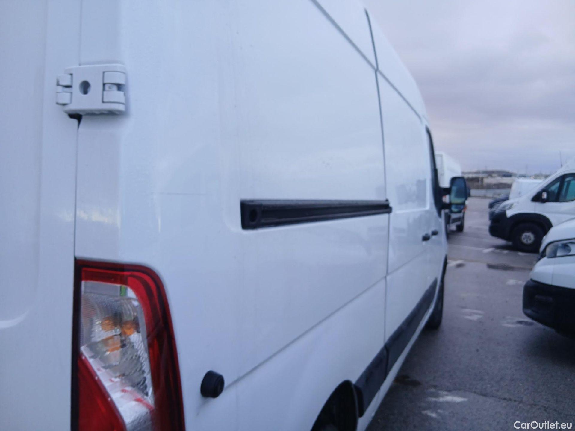  Nissan  NV400 NISSAN  / 2011 / 4P / furgón L2H2 3,5T 2.3dCi 99kW FWD Optima #63