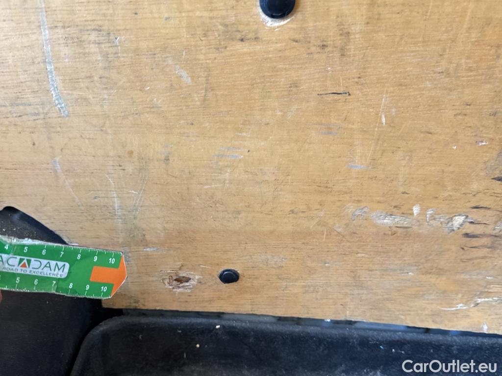  Ford  Transit FORD  VU 4p 6G furgón 350 96kW L3H2 Van Trend Delantera #39