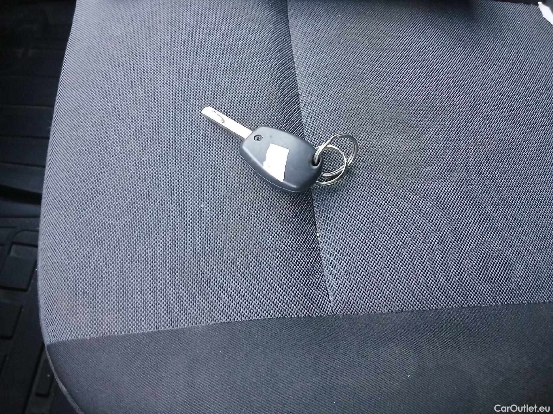  Nissan  NV400 NISSAN  / 2011 / 4P / furgón L2H2 3,5T 2.3dCi 99kW FWD Optima #1