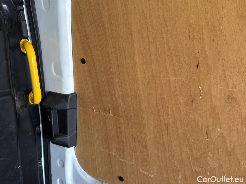  Ford  Transit FORD  VU 4p 6G furgón 350 96kW L3H2 Van Trend Delantera #26