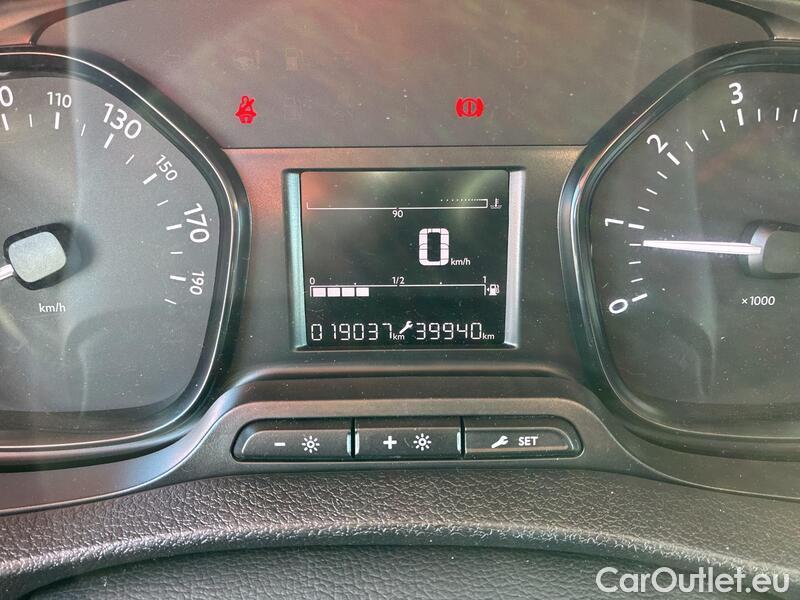  Opel  Vivaro OPEL  / 2019 / 4P / furgón 1.5 Diésel 74kW(100CV)M Std Exp #32