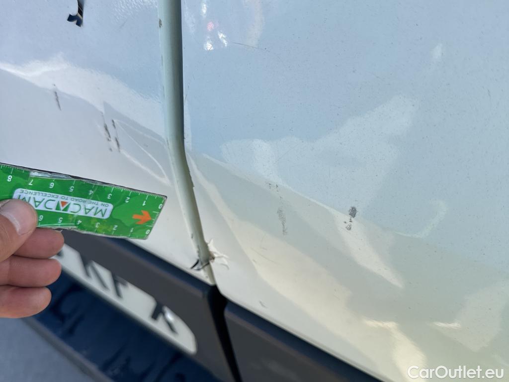  Ford  Transit FORD  VU 4p 6G furgón 350 96kW L3H2 Van Trend Delantera #19