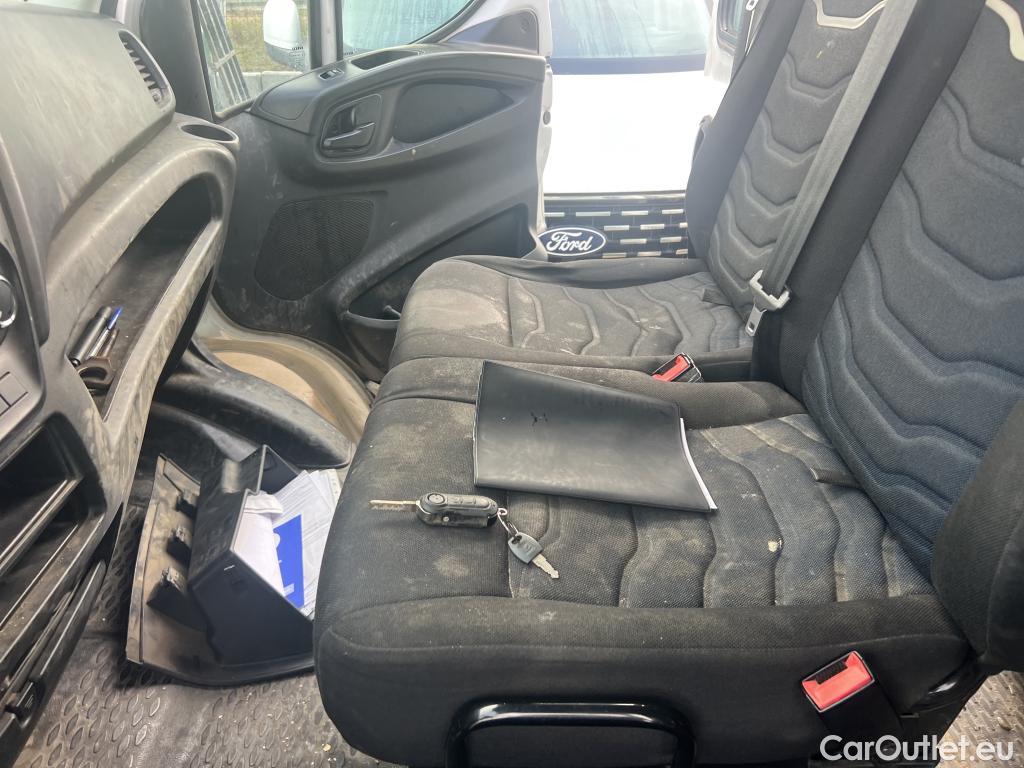  Iveco  Daily IVECO  / 2014 / 4P / chasis doble cabina 35C 14 D 3750 #43
