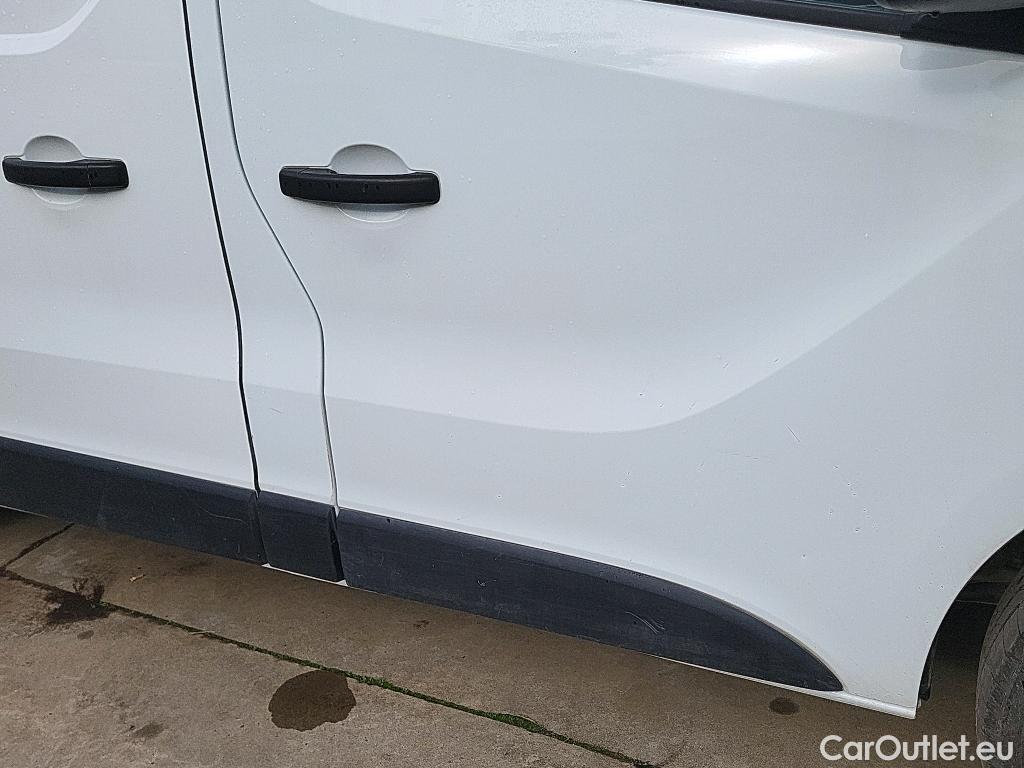  Renault  Trafic RENAULT  / 2019 / 4P / furgón Furgón 27 L1H1 Energy BluedCi 88 kW (AC) #17